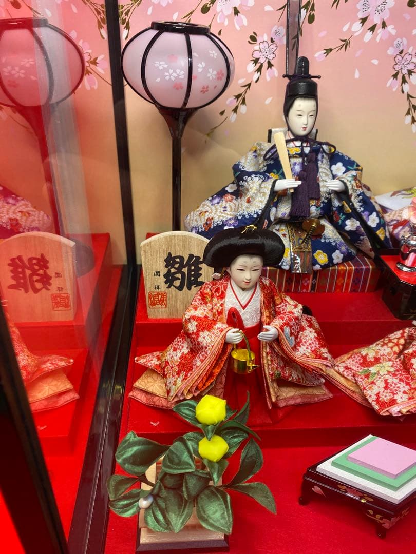 雛人形　親王五人飾りガラスケース入・間口約５４×奥行約３８×高さ約４０㎝