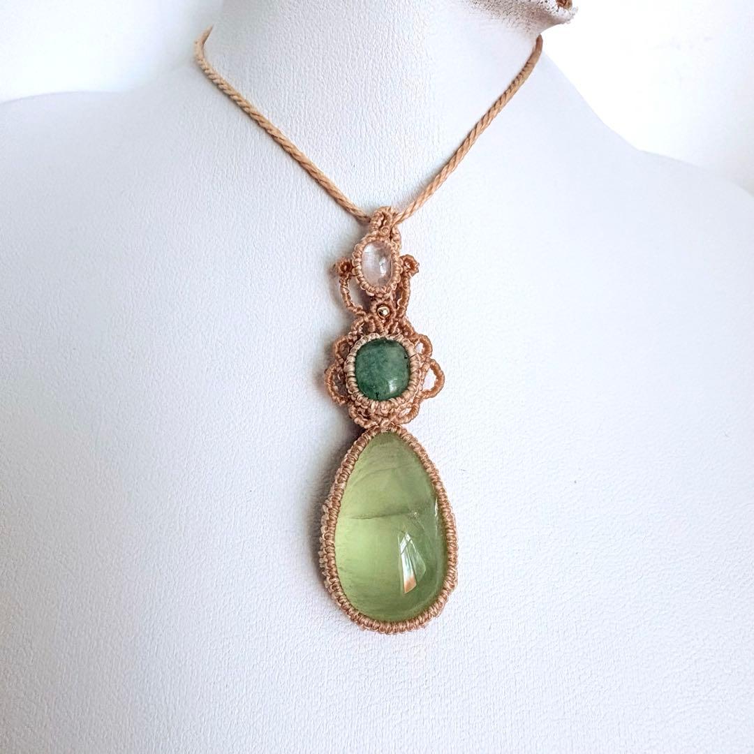 Saleプレナイト×エメラルド×ムーンストーンのマクラメネックレス