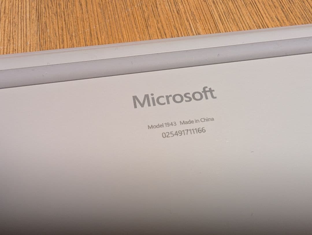 Surface Laptop Go 第一世代