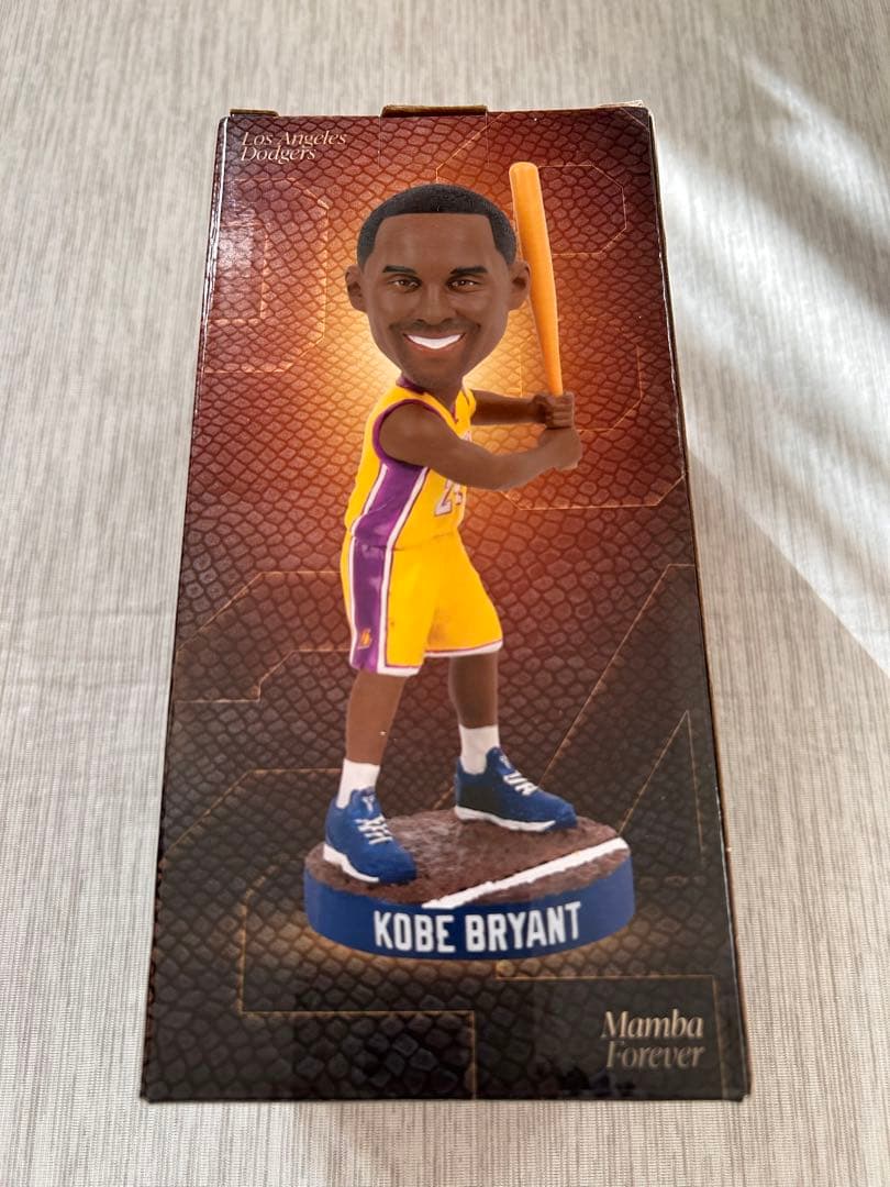 8/8 記念品　コービーブライアント　ボブルヘッド　新品未開封