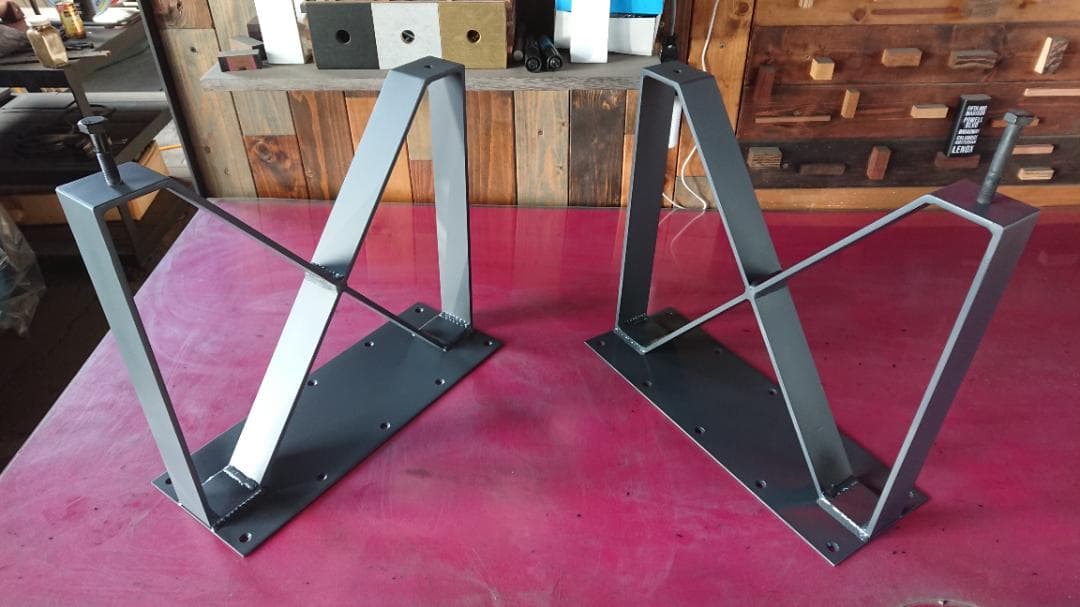 マットグレーでアイアンなフラット鉄脚 ∞型 2脚ver. ローテーブル