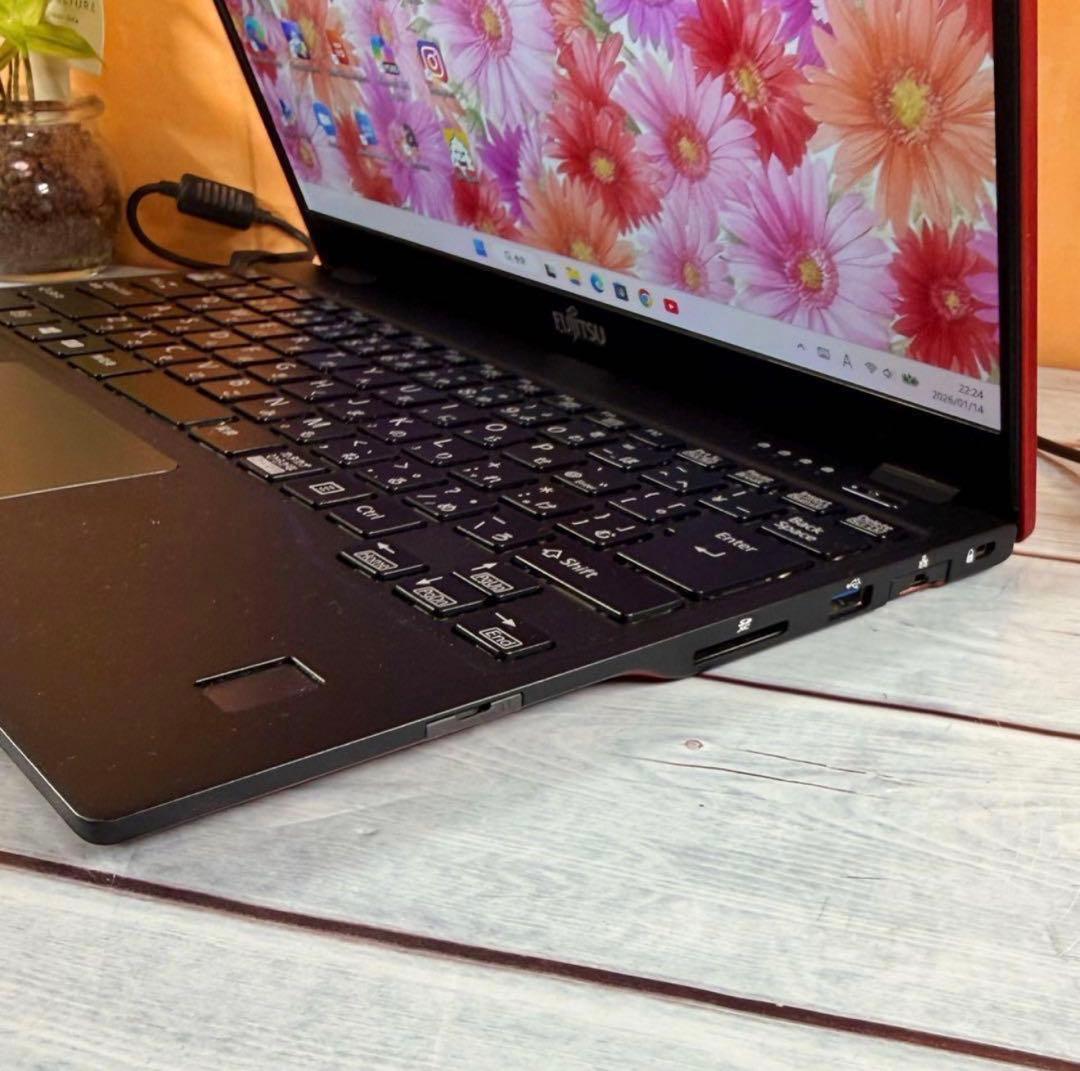 薄型コンパクトノートPC❣️第8世代Corei5☘️フルHD☘️SSD☘️バッテリー良好