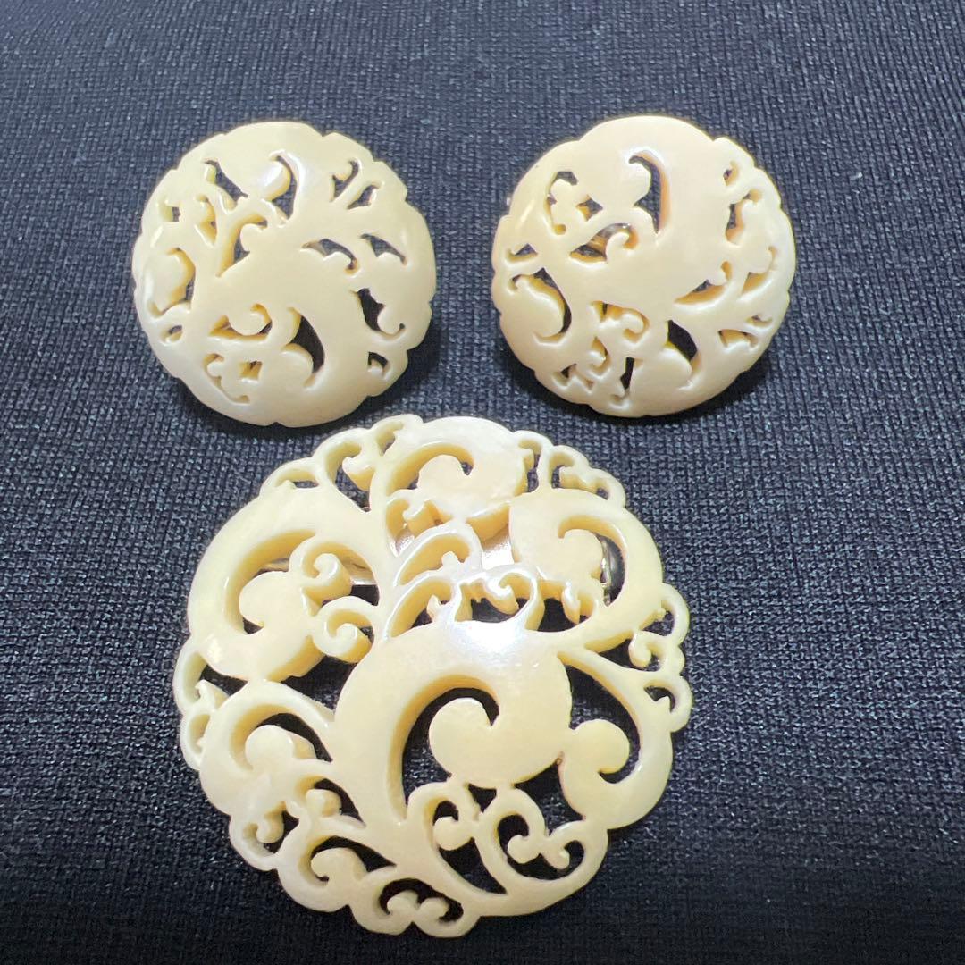 鯨歯風透かし彫り ブローチ イヤリング アイボリー 極細工 鯨歯？ マッコクジラ