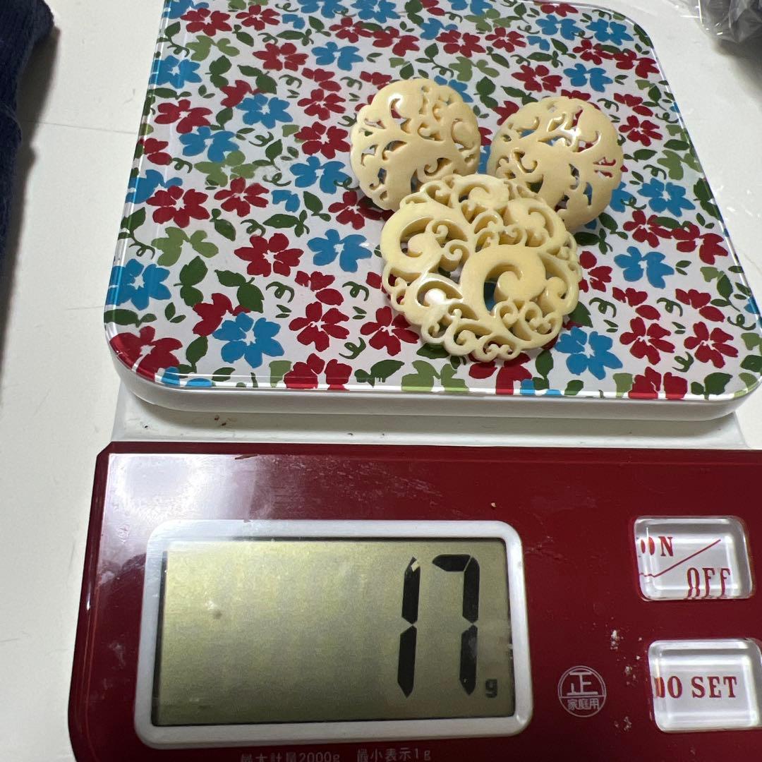 鯨歯風透かし彫り ブローチ イヤリング アイボリー 極細工 鯨歯？ マッコクジラ