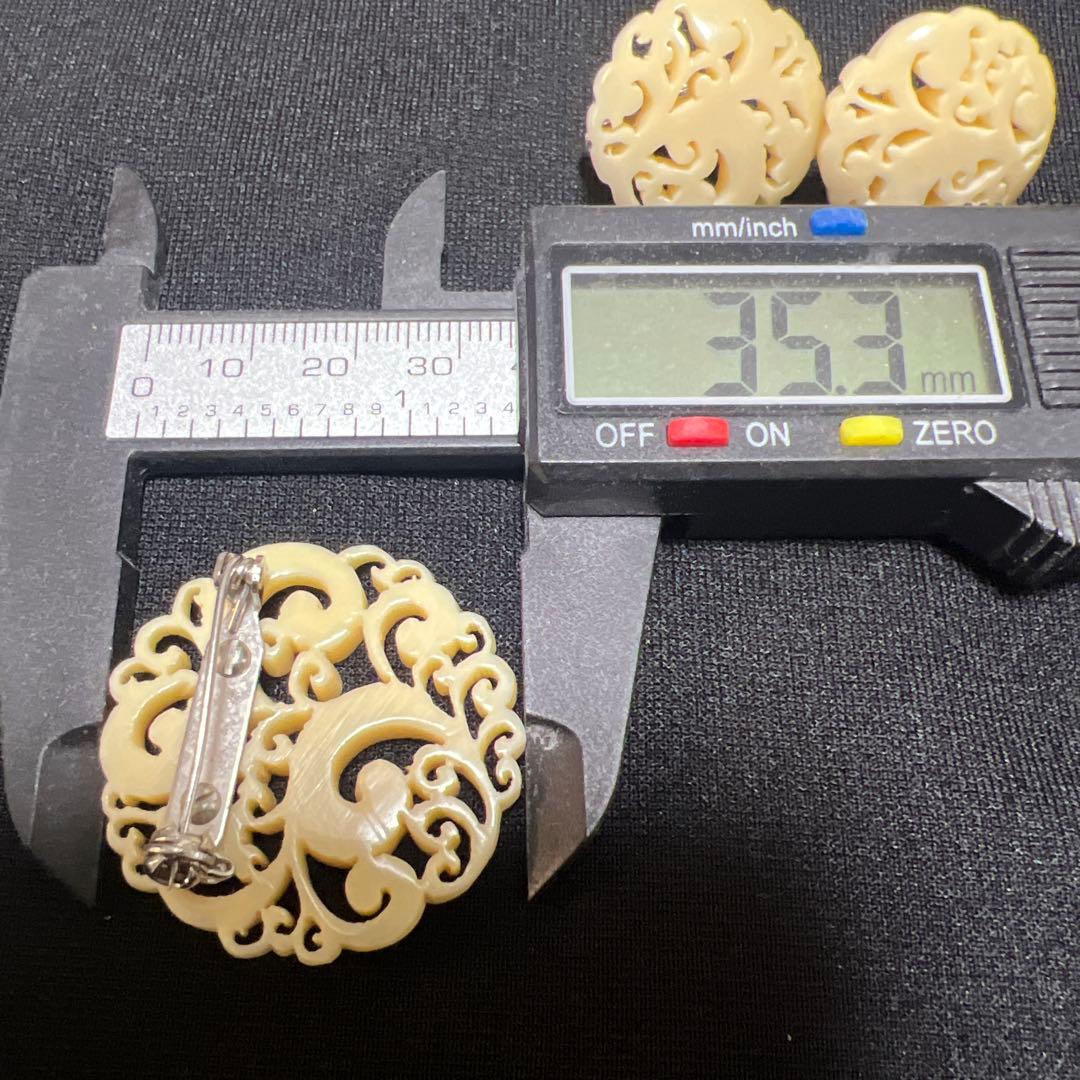 鯨歯風透かし彫り ブローチ イヤリング アイボリー 極細工 鯨歯？ マッコクジラ