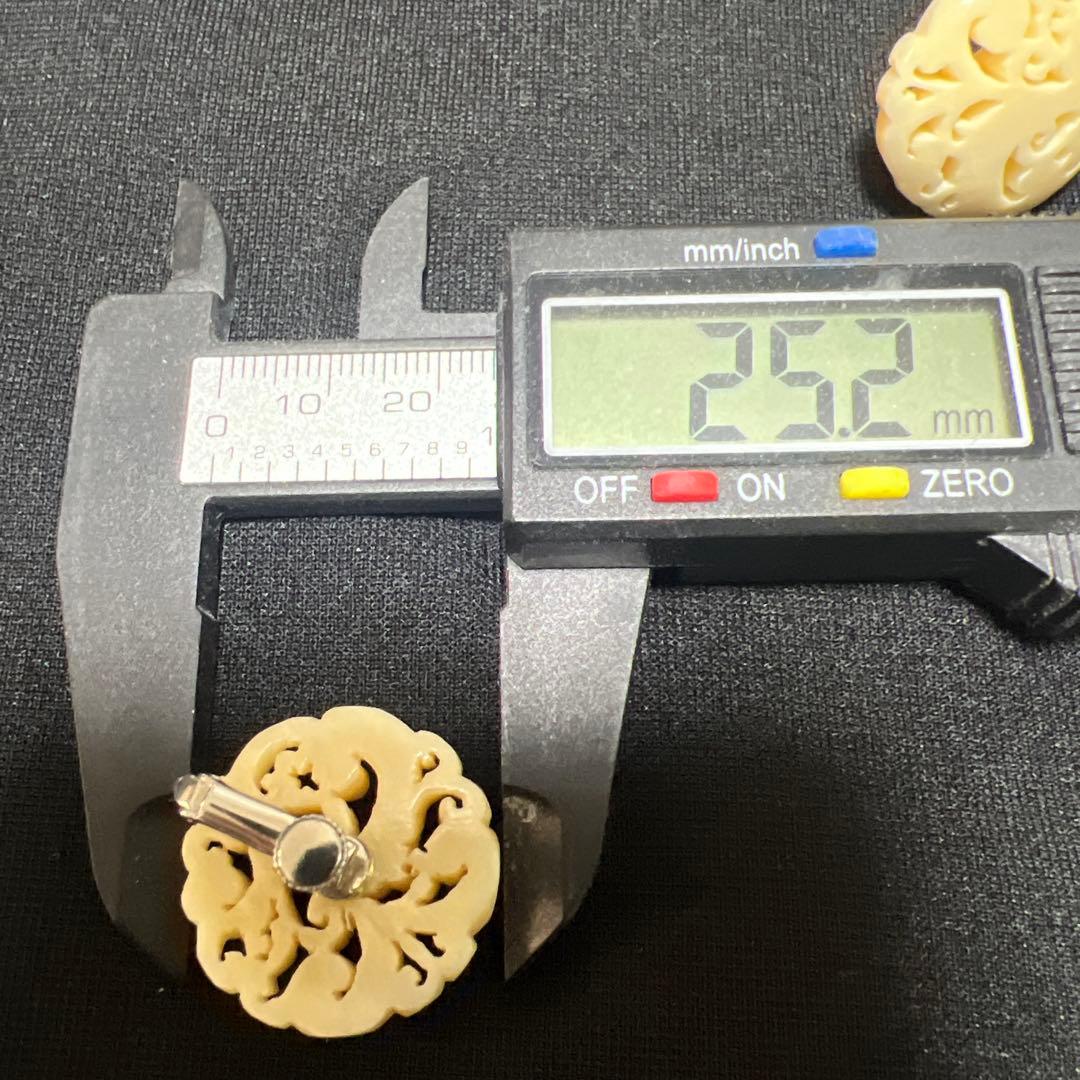 鯨歯風透かし彫り ブローチ イヤリング アイボリー 極細工 鯨歯？ マッコクジラ