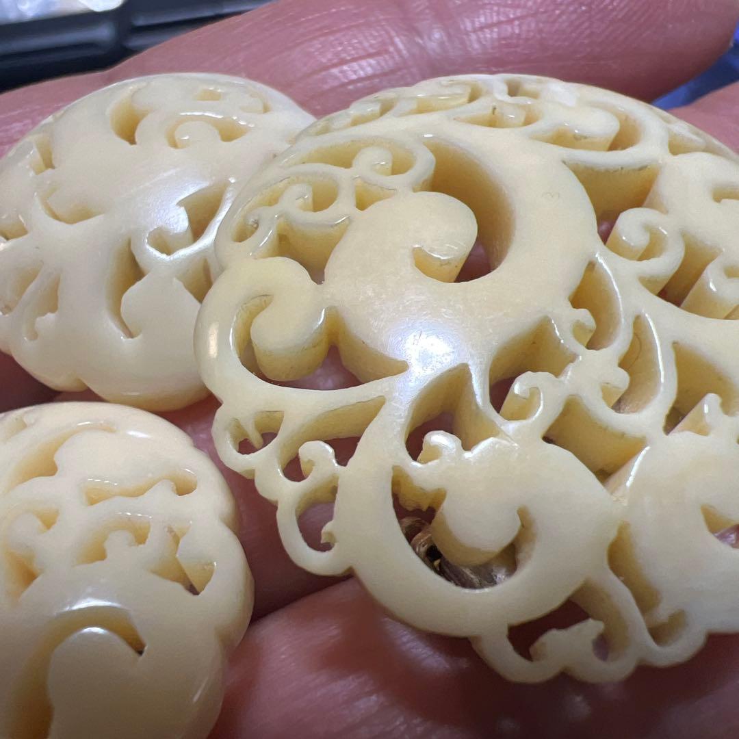 鯨歯風透かし彫り ブローチ イヤリング アイボリー 極細工 鯨歯？ マッコクジラ