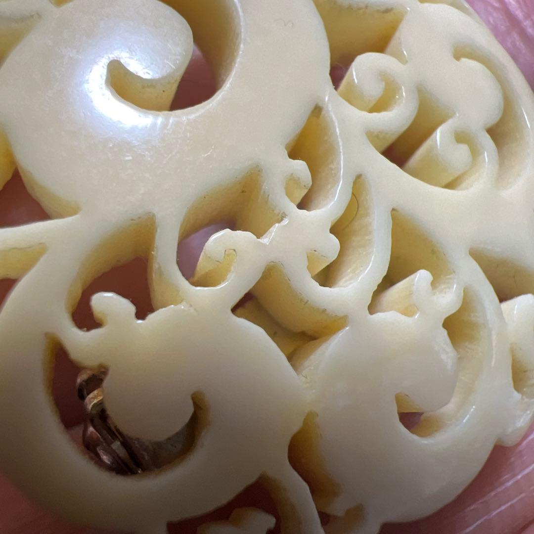 鯨歯風透かし彫り ブローチ イヤリング アイボリー 極細工 鯨歯？ マッコクジラ