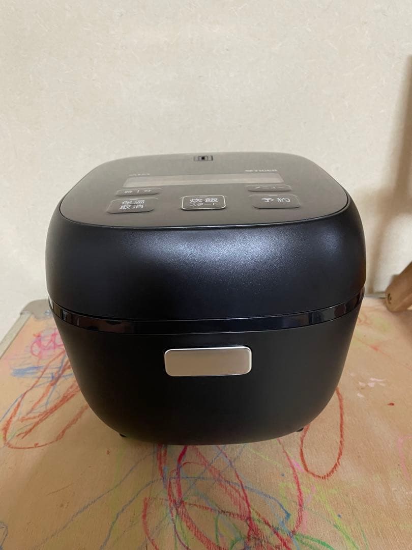 【美品】タイガー 炊飯器 3合 マイコン JBS-B055 メタルブラック