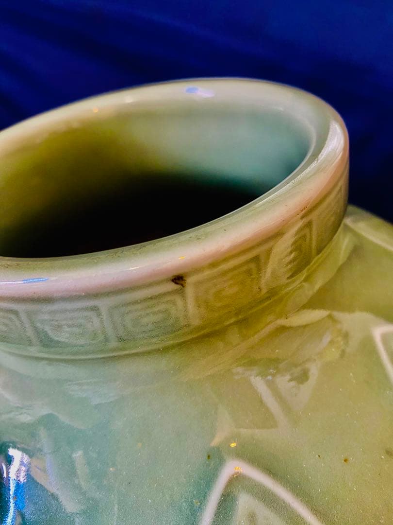 中国明時代龍泉窑刻花鼓腹尊サイズ約高さ19cm径23cm口12cm