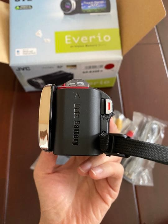 JVC ケンウッド ビデオカメラGZ-E325-R Everio