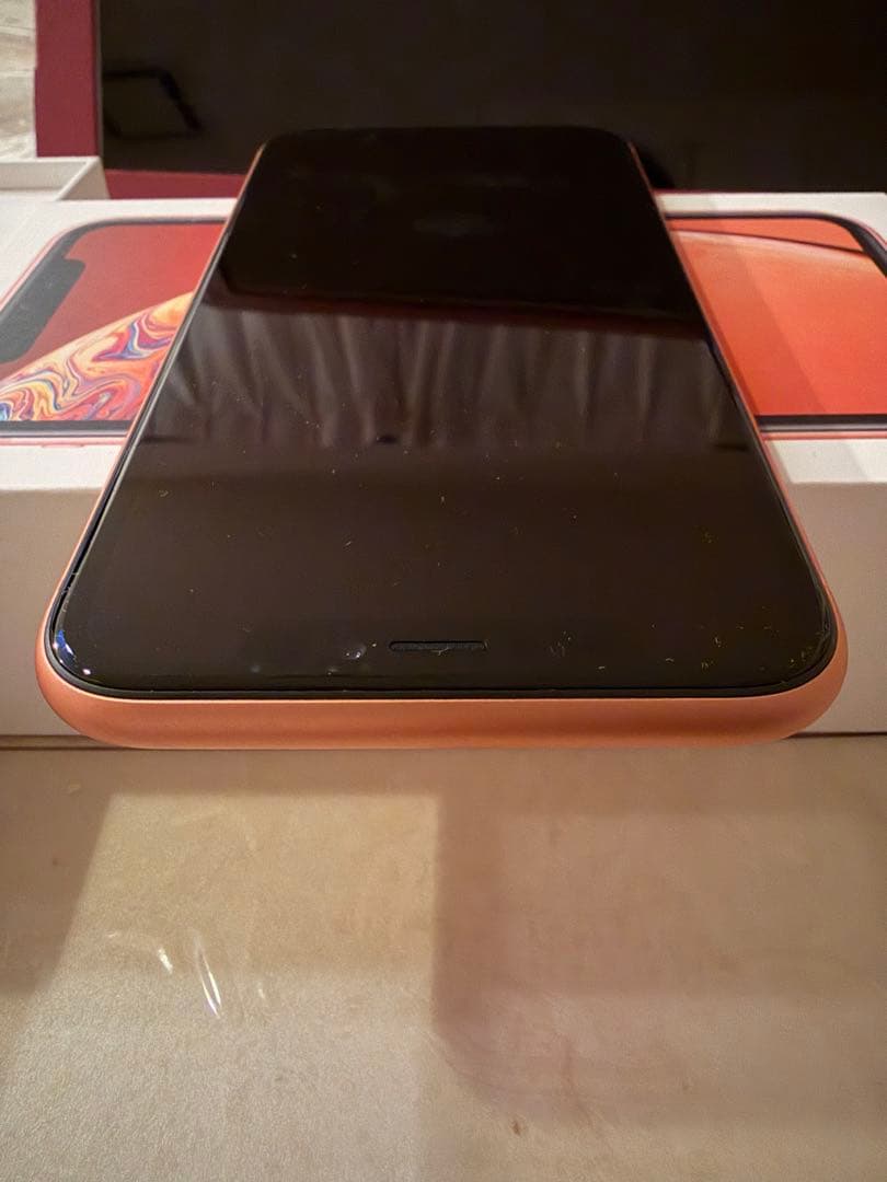 美品 Apple iPhone XR 本体 64GB コーラル