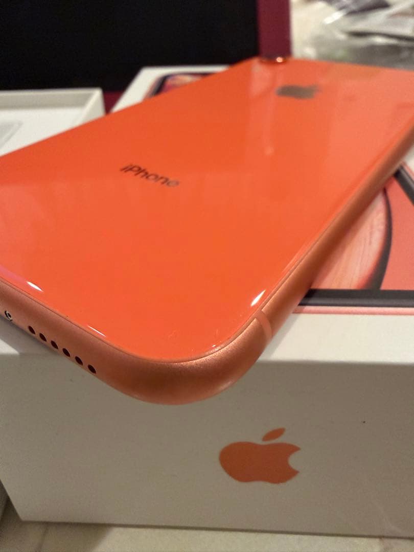 美品 Apple iPhone XR 本体 64GB コーラル