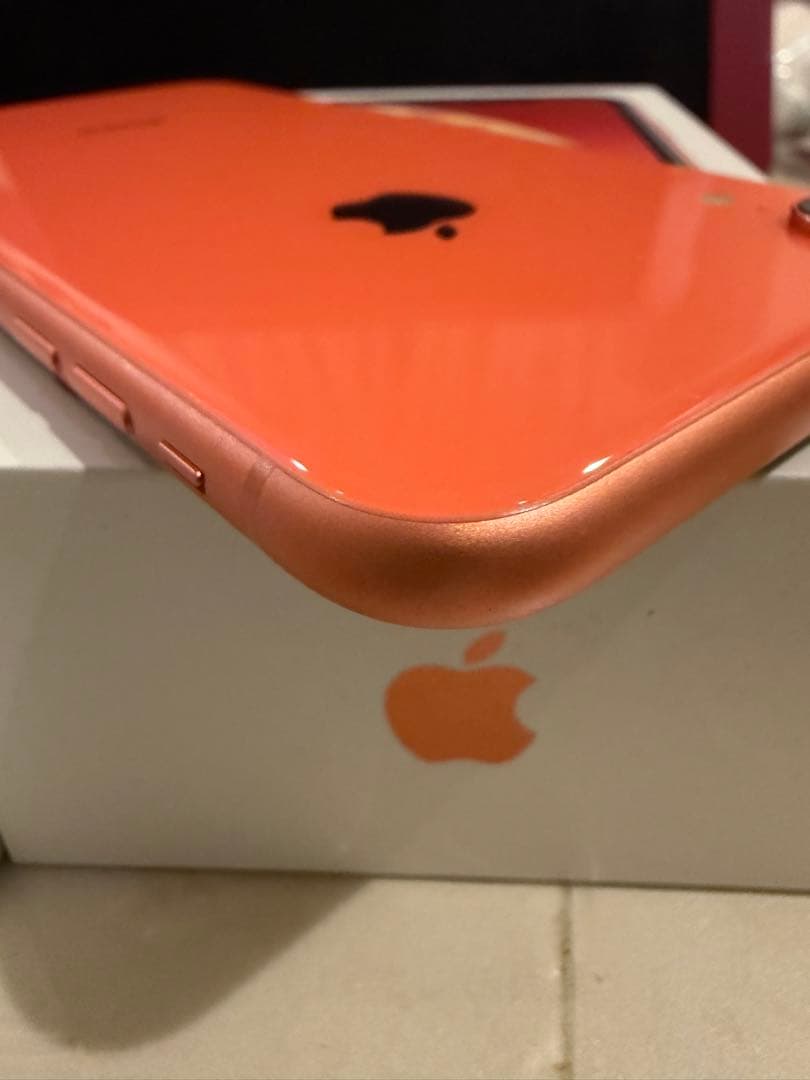 美品 Apple iPhone XR 本体 64GB コーラル