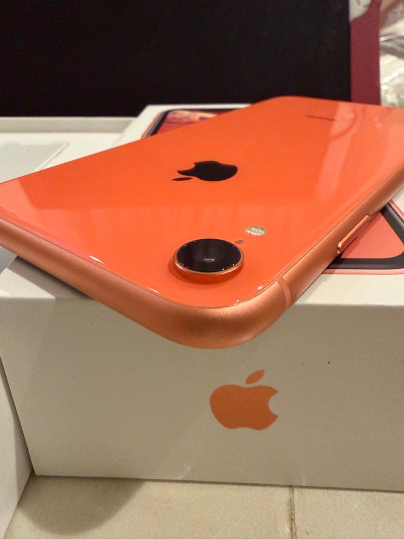 美品 Apple iPhone XR 本体 64GB コーラル