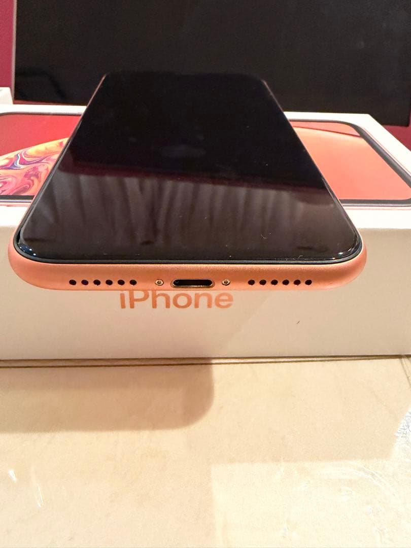 美品 Apple iPhone XR 本体 64GB コーラル