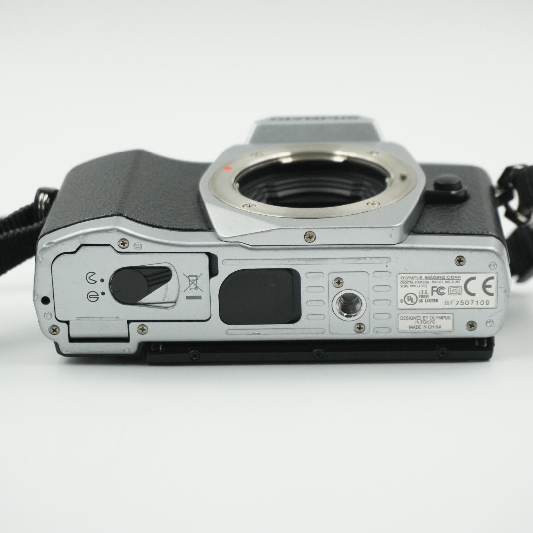 ■極上品■ OLYMPUSOM-D E-M5 シルバー #..458