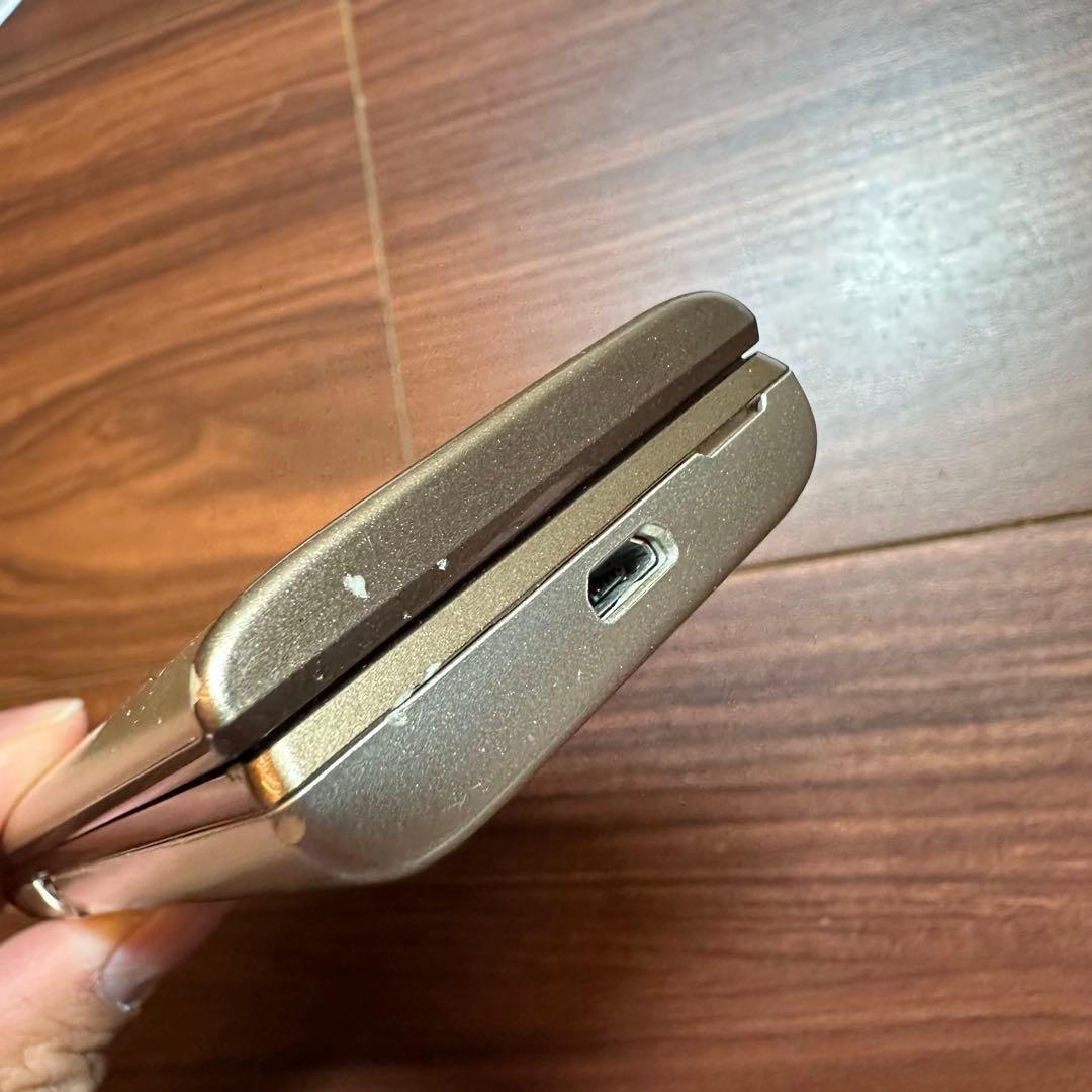 au KYF38 グラティナ ガラケー 5550