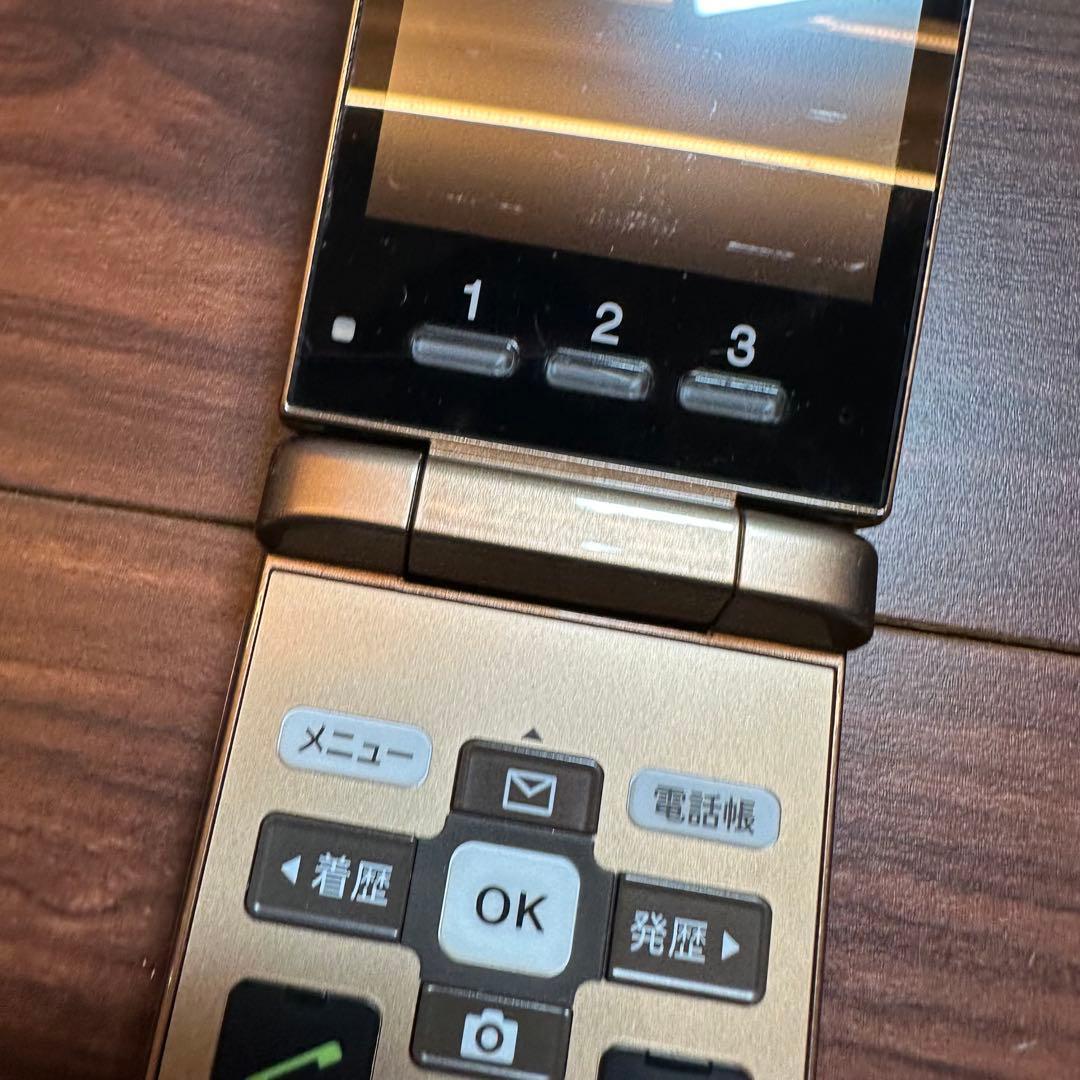 au KYF38 グラティナ ガラケー 5550