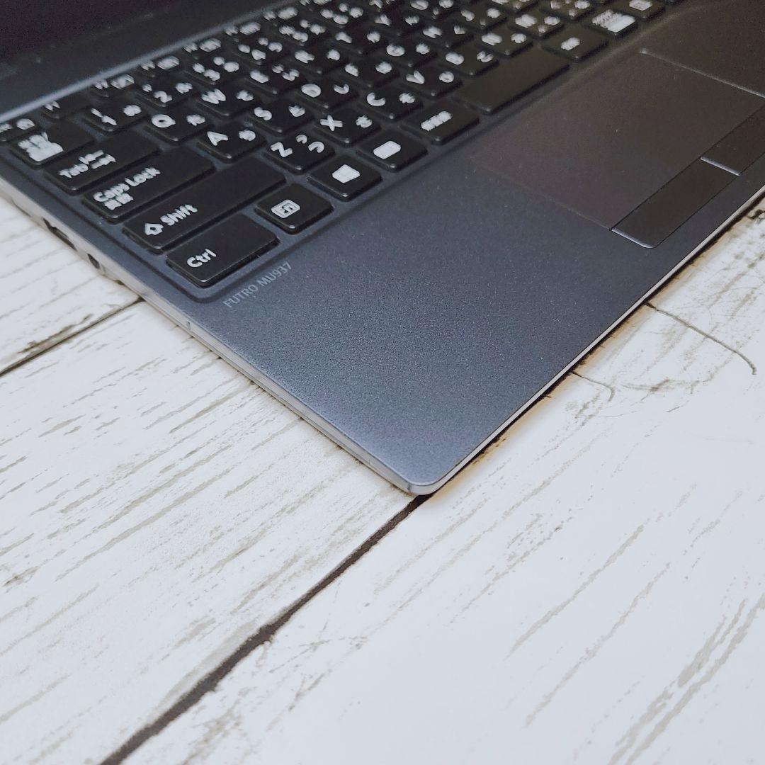 【美品】薄型軽量 13インチ コンパクト ノートパソコン SSD 在宅ワーク