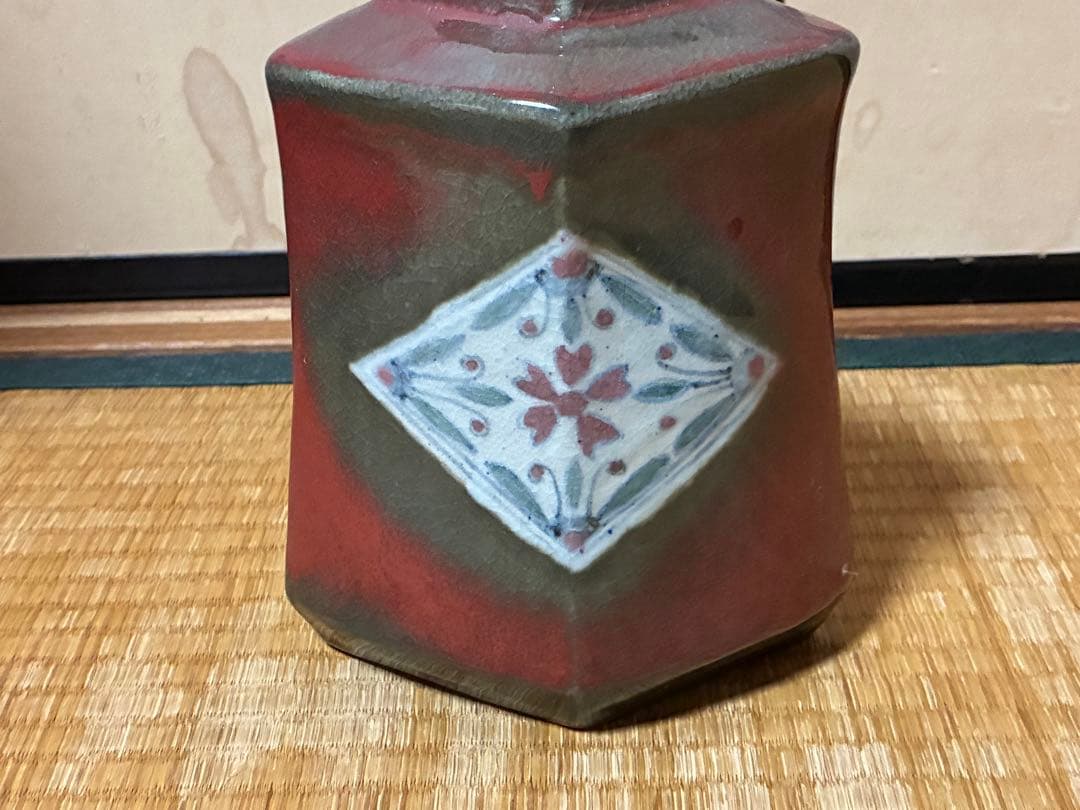 六角形 陶器 花瓶 花入 壺 赤緑釉薬 花模様 銘あり
