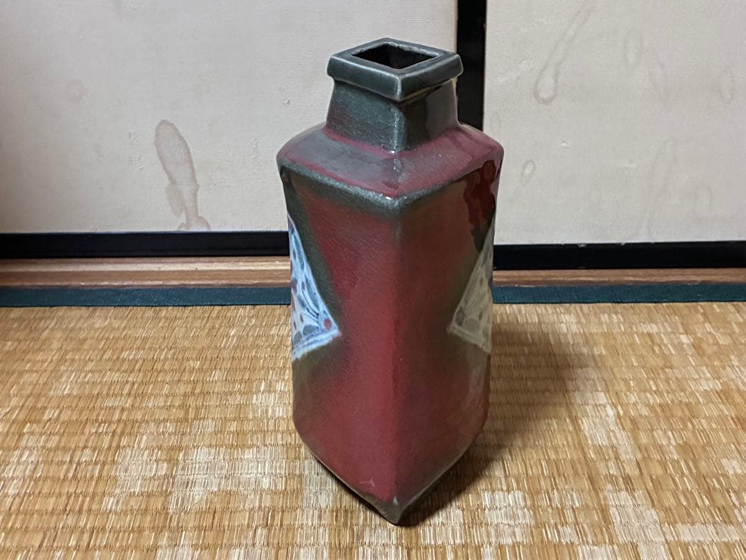 六角形 陶器 花瓶 花入 壺 赤緑釉薬 花模様 銘あり
