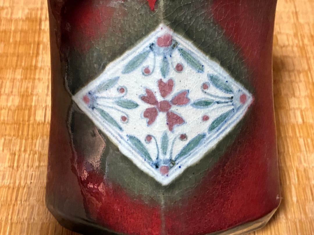 六角形 陶器 花瓶 花入 壺 赤緑釉薬 花模様 銘あり