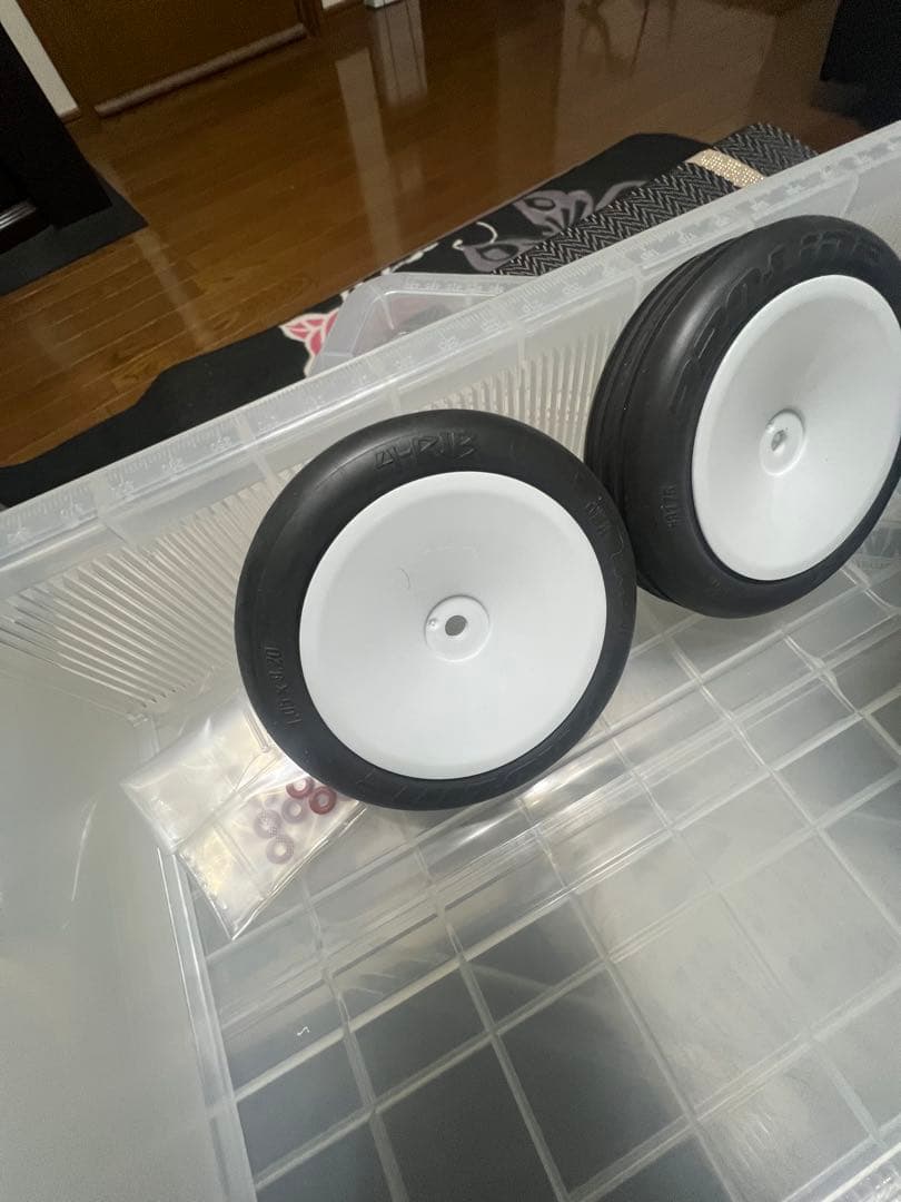 アソシエイテッド　RC10-B4