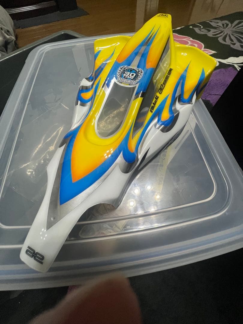 アソシエイテッド　RC10-B4