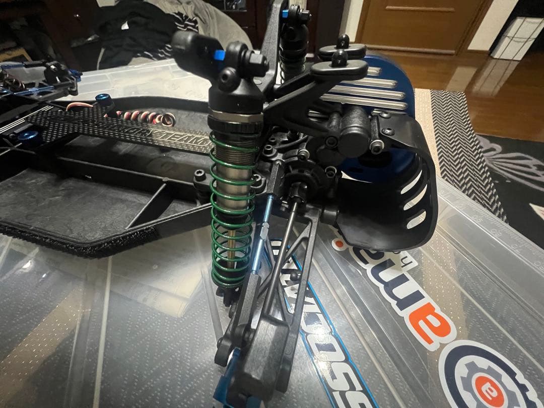 アソシエイテッド　RC10-B4