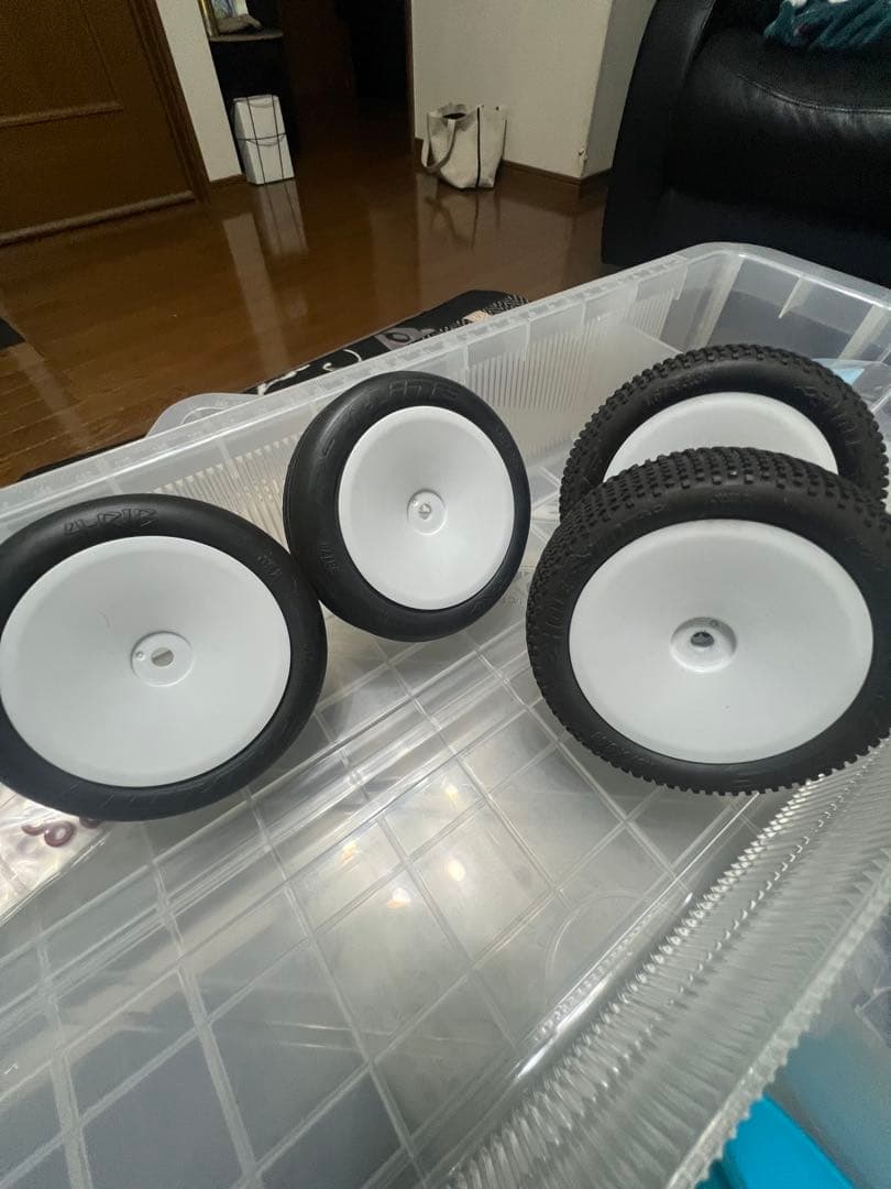 アソシエイテッド　RC10-B4