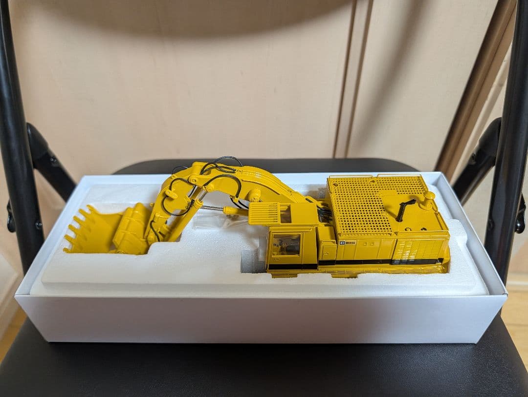 絶版品　CCM CAT 245 Front Shovel 1/50