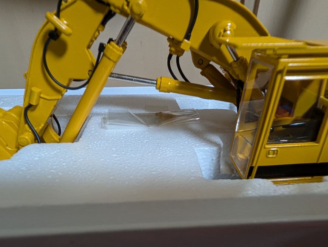 絶版品　CCM CAT 245 Front Shovel 1/50