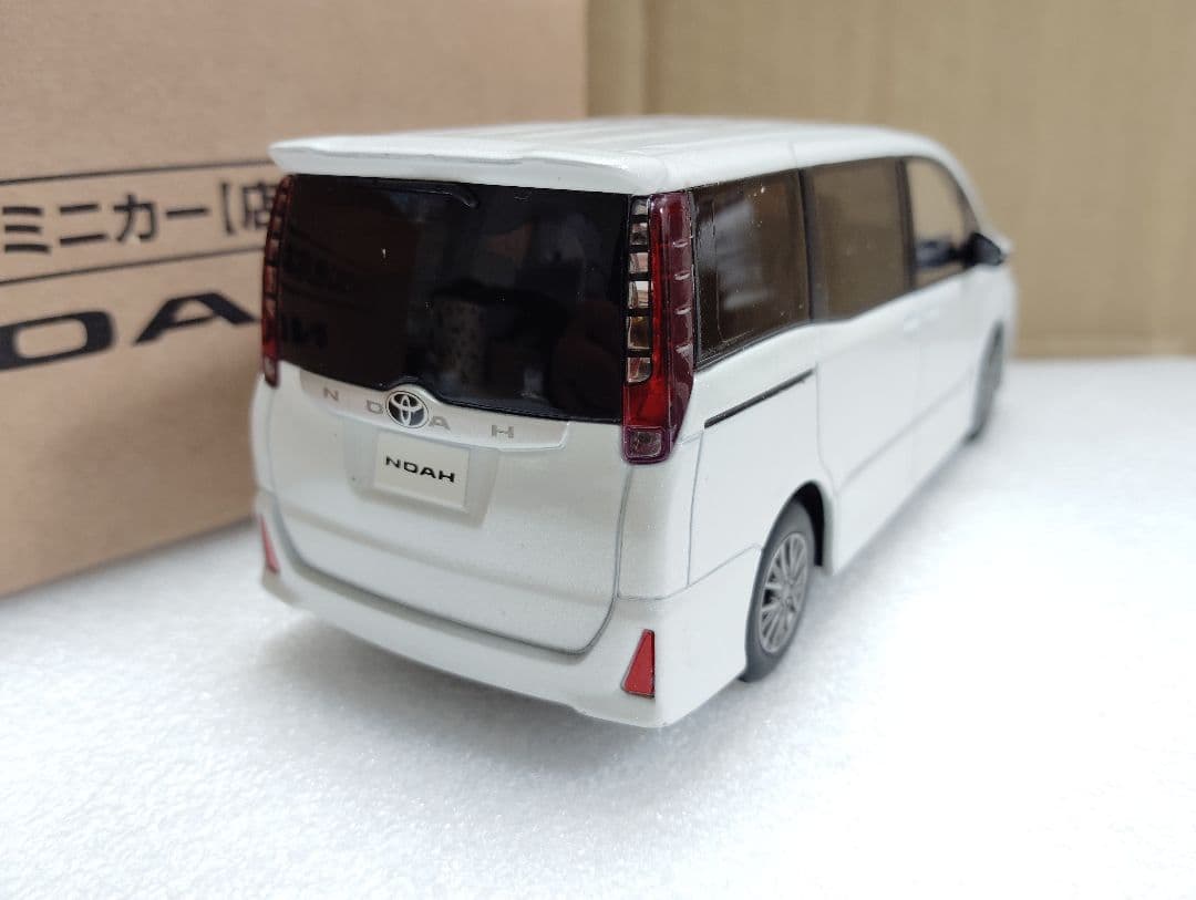 トヨタ ノア Si 80前期型 カラーサンプルミニカー 非売品 070