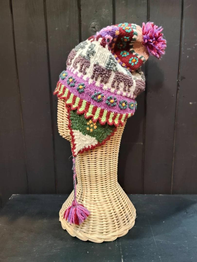 お洒落に冬の寒さ対策！　ペルー製　耳当て付きニット帽　男女兼用【⑯】