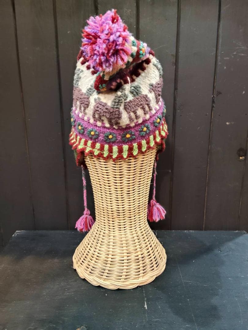 お洒落に冬の寒さ対策！　ペルー製　耳当て付きニット帽　男女兼用【⑯】