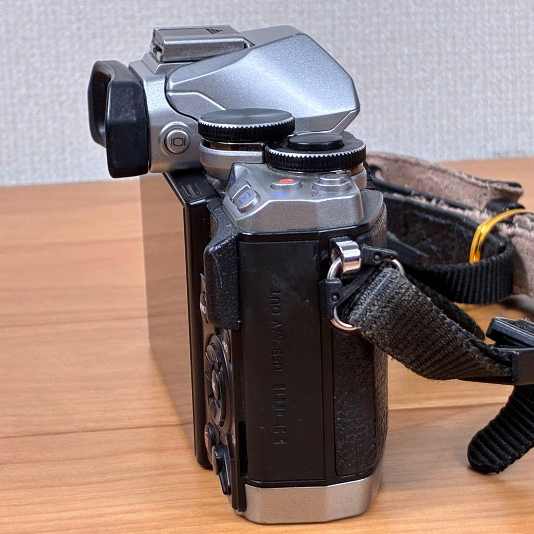 OLYMPUS OM-D E-M10 ミラーレス一眼カメラ ボディ シルバー