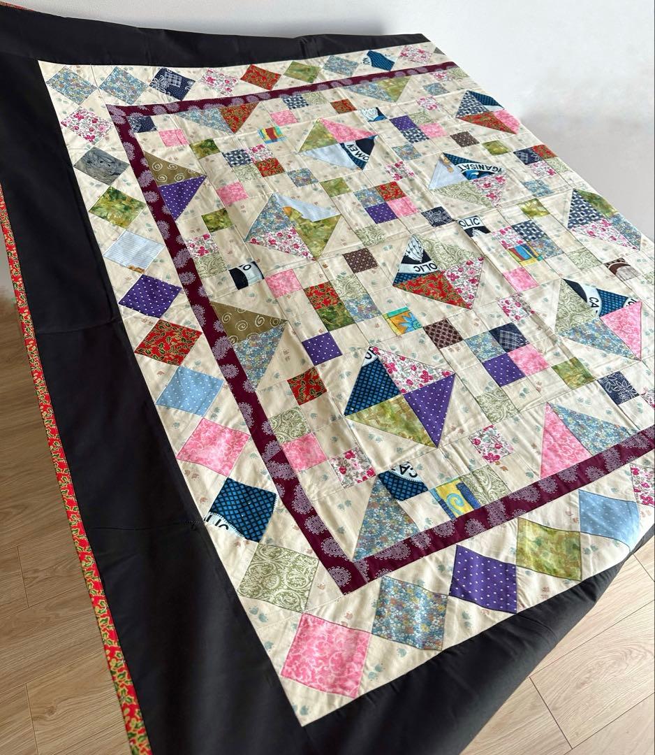 カラフルなパターンの大判キルト