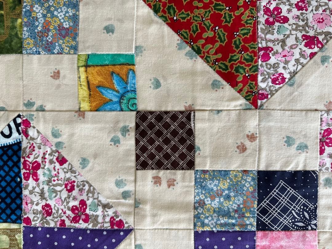 カラフルなパターンの大判キルト