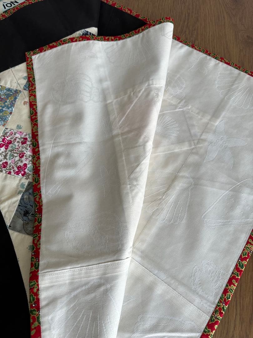 カラフルなパターンの大判キルト