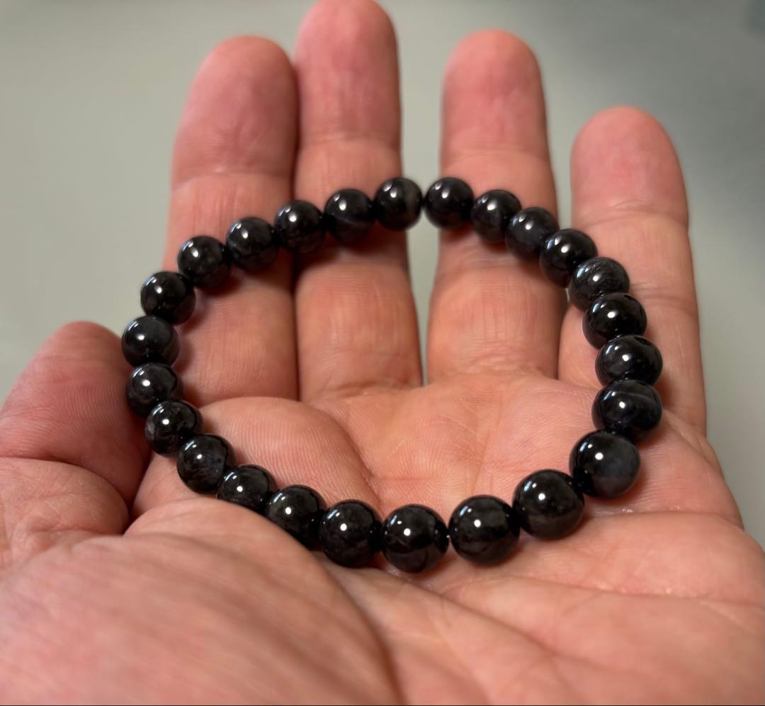 ミャンマー産 天然黒翡翠ブレスレット（８mm珠）鑑別書付き