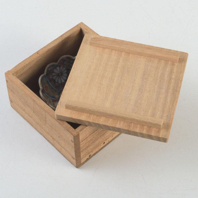 伊万里焼　奇玉宝鼎之珍　色絵金彩　花草文　輪花盃　時代箱付　V　9550