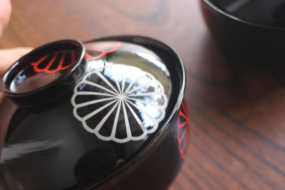 デッドストック！刷毛目黒漆に庸軒好み菊蒔絵の映える煮物椀2点（検京塗雑煮椀