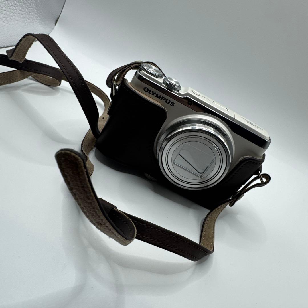 【動作品】OLYMPUS カメラ STYLUS SH-60 ホワイト　カバー付き