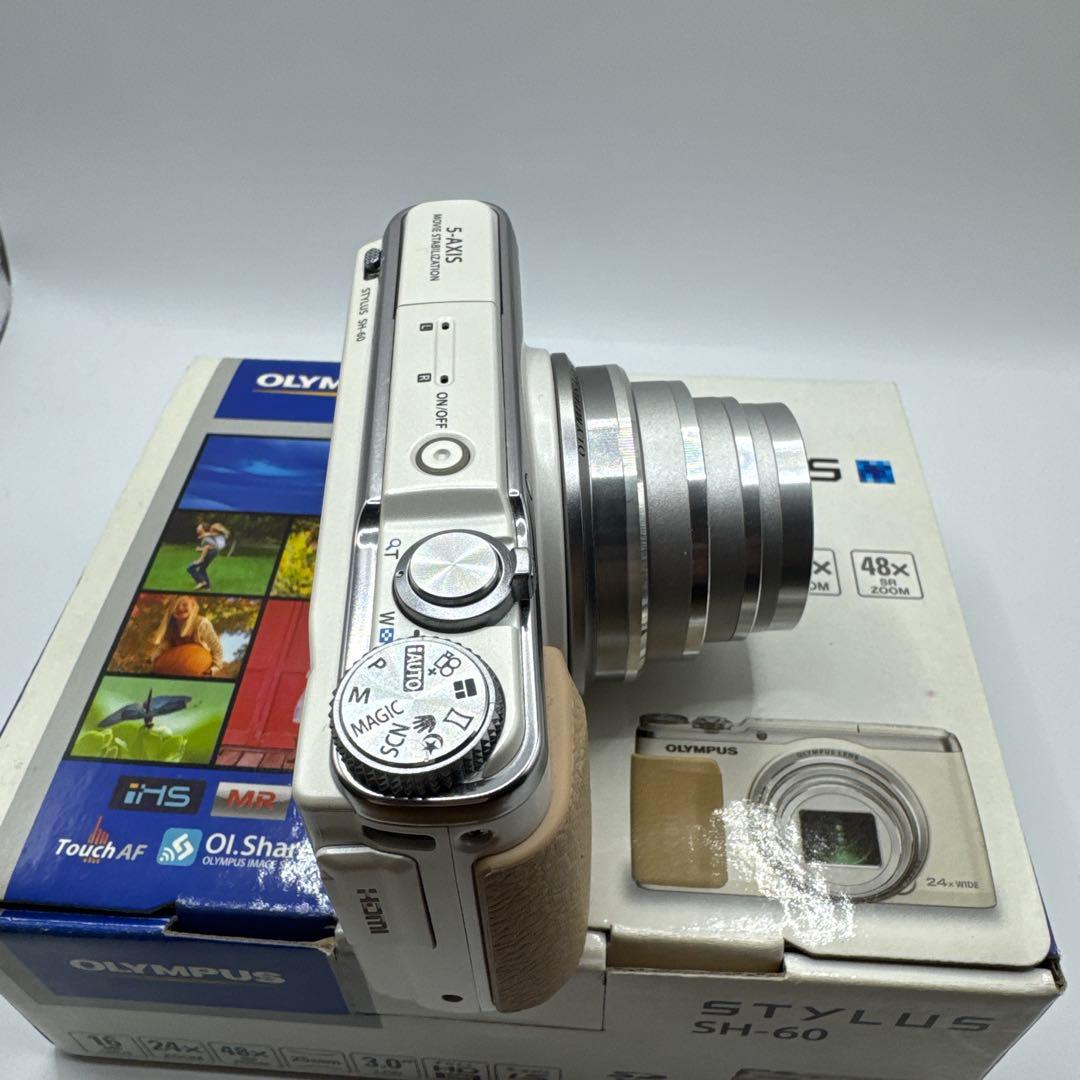 【動作品】OLYMPUS カメラ STYLUS SH-60 ホワイト　カバー付き