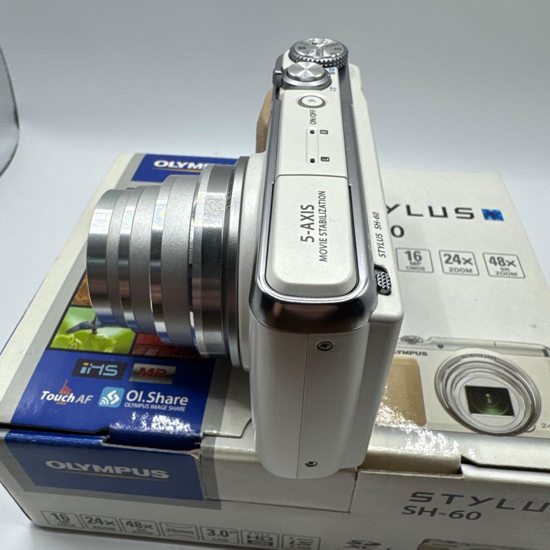 【動作品】OLYMPUS カメラ STYLUS SH-60 ホワイト　カバー付き