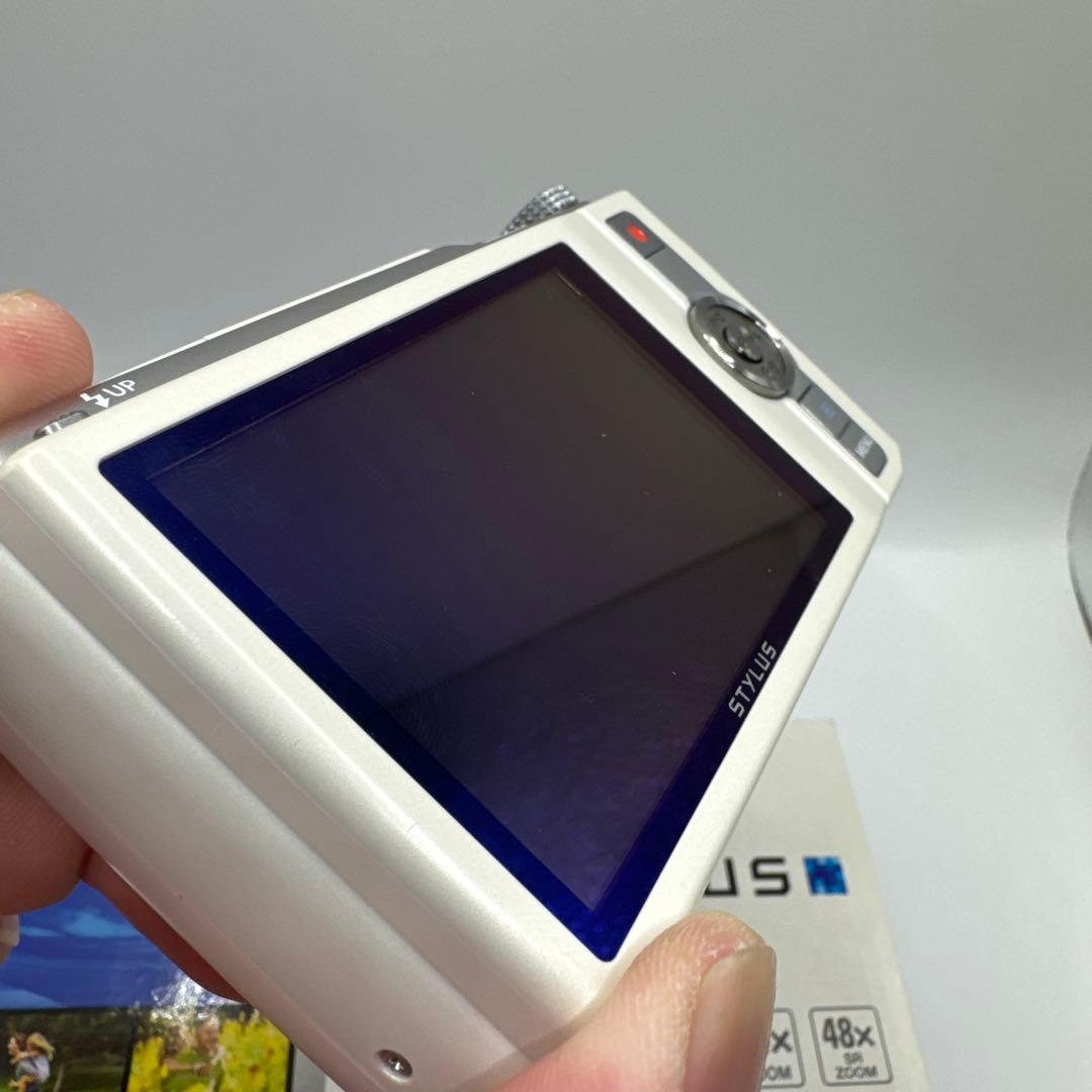 【動作品】OLYMPUS カメラ STYLUS SH-60 ホワイト　カバー付き