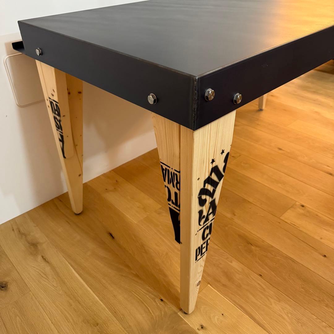 M&M カスタムパフォーマンス デスク スチールテーブル