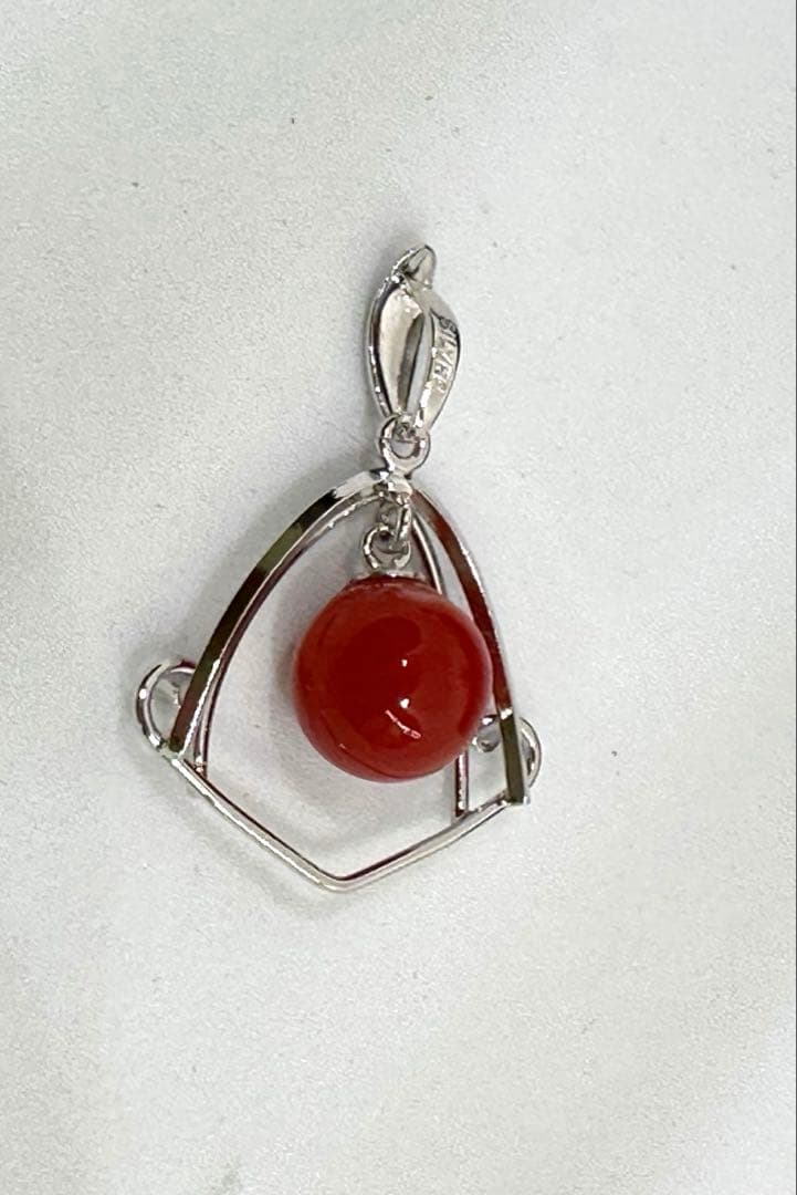天然赤珊瑚珠のシルバーペンダント