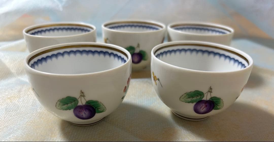 超お得！またと出ない希少な茶碗・小鉢。大活躍の品が安価　茶に料理にテーブル華やぐ